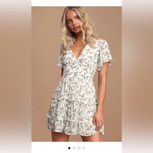 So True White Floral Print Tiered Short Sleeve Dress Lulus Dress Size L